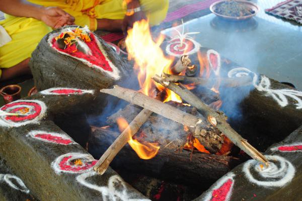 à¤ˆà¤¶à¤¾à¤¨à¥à¤¯à¥‡à¤¶à¥à¤µà¤° à¤®à¤‚à¤¦à¤¿à¤°à¤¾à¤¤ à¤†à¤¯à¥‹à¤œà¤¿à¤¤ à¤ªà¥‚à¤œà¥‡ à¤ªà¥à¤°à¤¸à¤‚à¤—à¥€ à¤¯à¤œà¤®à¤¾à¤¨Shree Siddha Shree Eeshanyeshwar Mandir Mirgaon