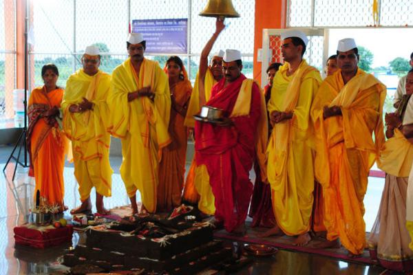 à¤ˆà¤¶à¤¾à¤¨à¥à¤¯à¥‡à¤¶à¥à¤µà¤° à¤®à¤‚à¤¦à¤¿à¤°à¤¾à¤¤ à¤†à¤¯à¥‹à¤œà¤¿à¤¤ à¤ªà¥‚à¤œà¥‡ à¤ªà¥à¤°à¤¸à¤‚à¤—à¥€ à¤¯à¤œà¤®à¤¾à¤¨Shree Siddha Shree Eeshanyeshwar Mandir Mirgaon